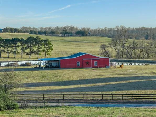 3151 Running River Ln, Washington, TX 77880