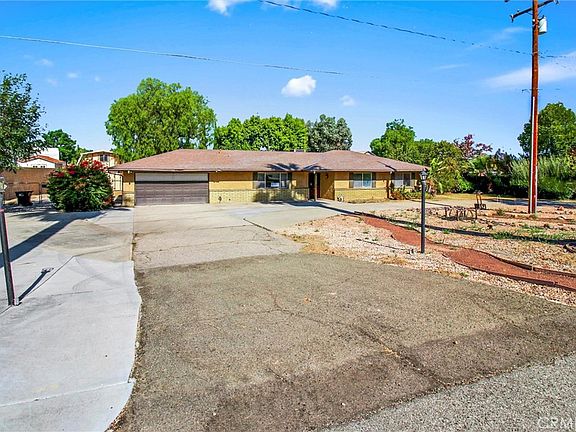 3rd image of 27307 Hemet St