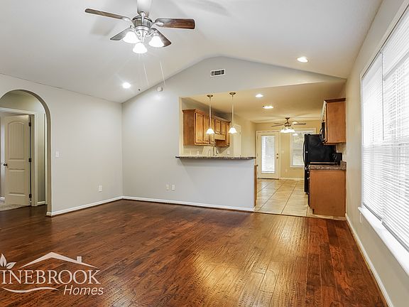 3rd image of 10520 Hunt Cir