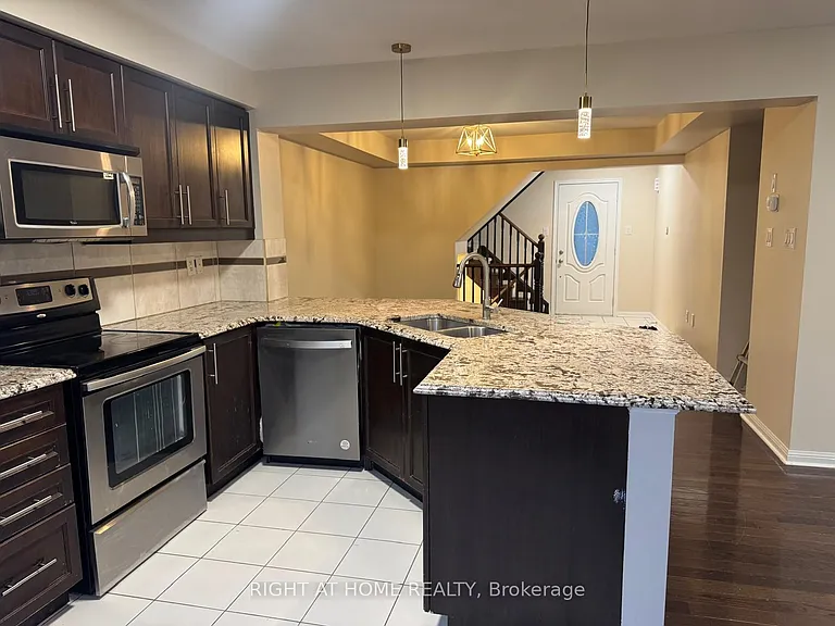 182 Higginbotham Cres — Photo 5