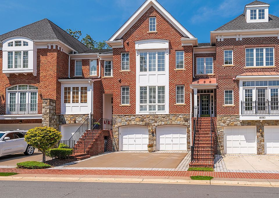 Staircase on left to 18265