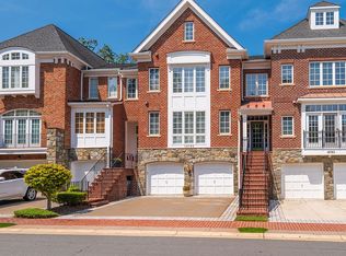 18265 Mullfield Village Ter, Leesburg, VA 20176