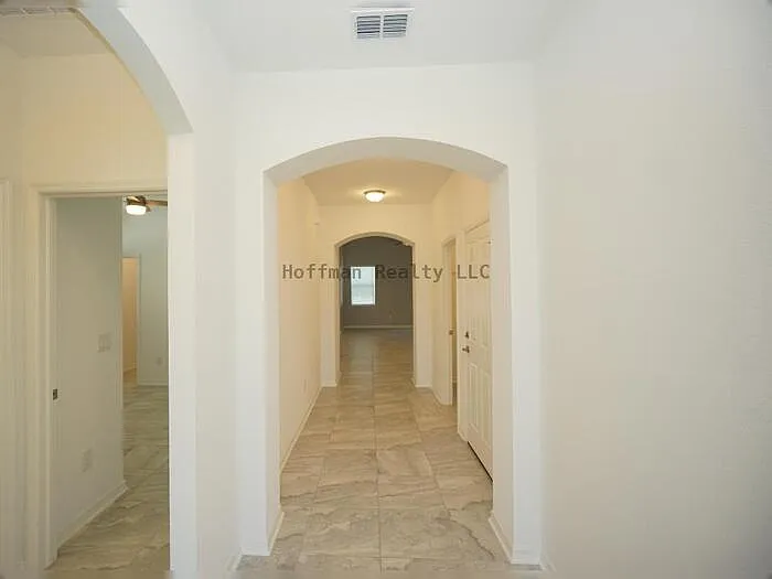 3 bed, 2.0 bath, 1826 sqft, $2,450 — Photo 3