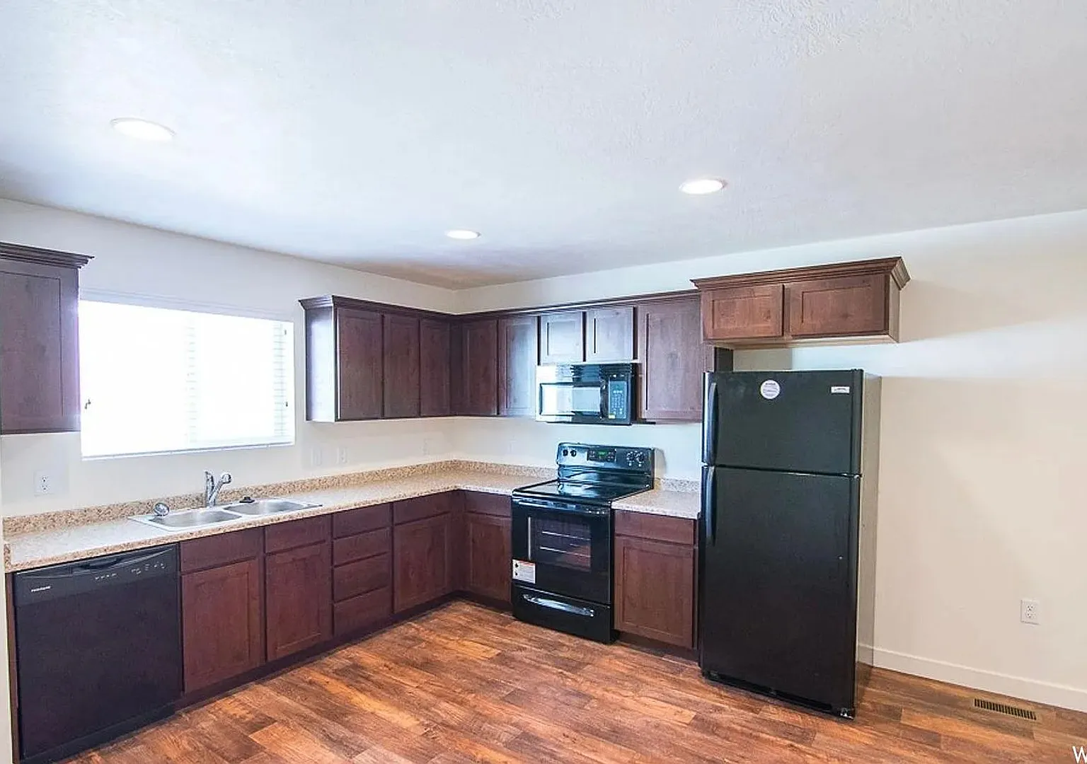 831 E 500 S — Photo 3