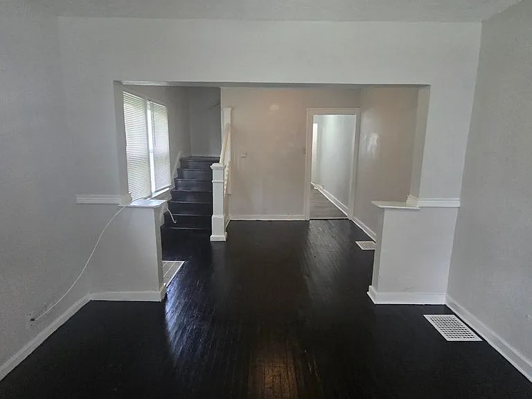 1629 Spruce St — Photo 3