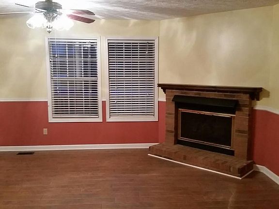 Living Room w/ Gas Logs