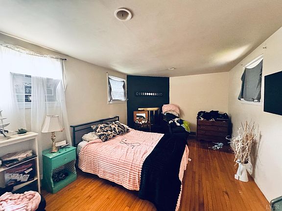 4th image of 4003 Summit St