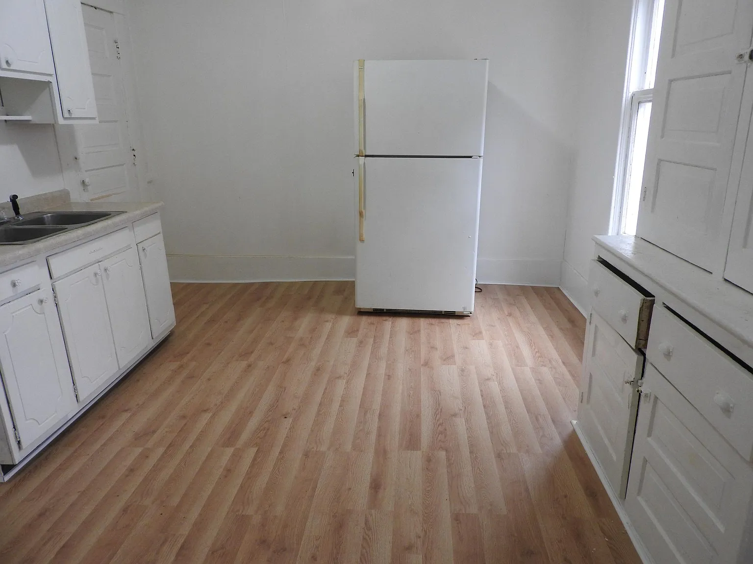 1 bed, 700 sqft, $995 — Photo 2