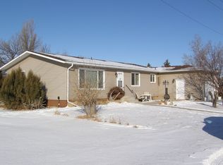 106 3rd Ave SE, Bowman, ND 58623