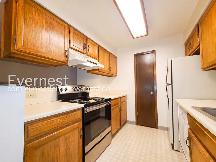 2 bed, 2.0 bath, 880 sqft, $1,925 — Photo 3