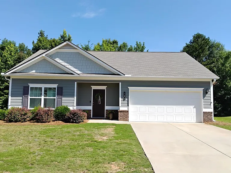 110 Kaitlyn Cir — Photo 1