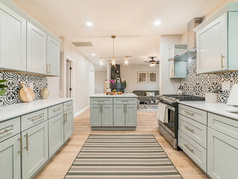1219 N Norton Ave — Photo 13