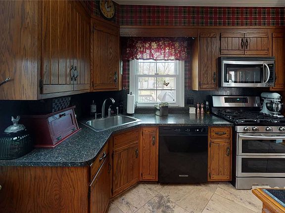 3rd image of 406 Collington Dr