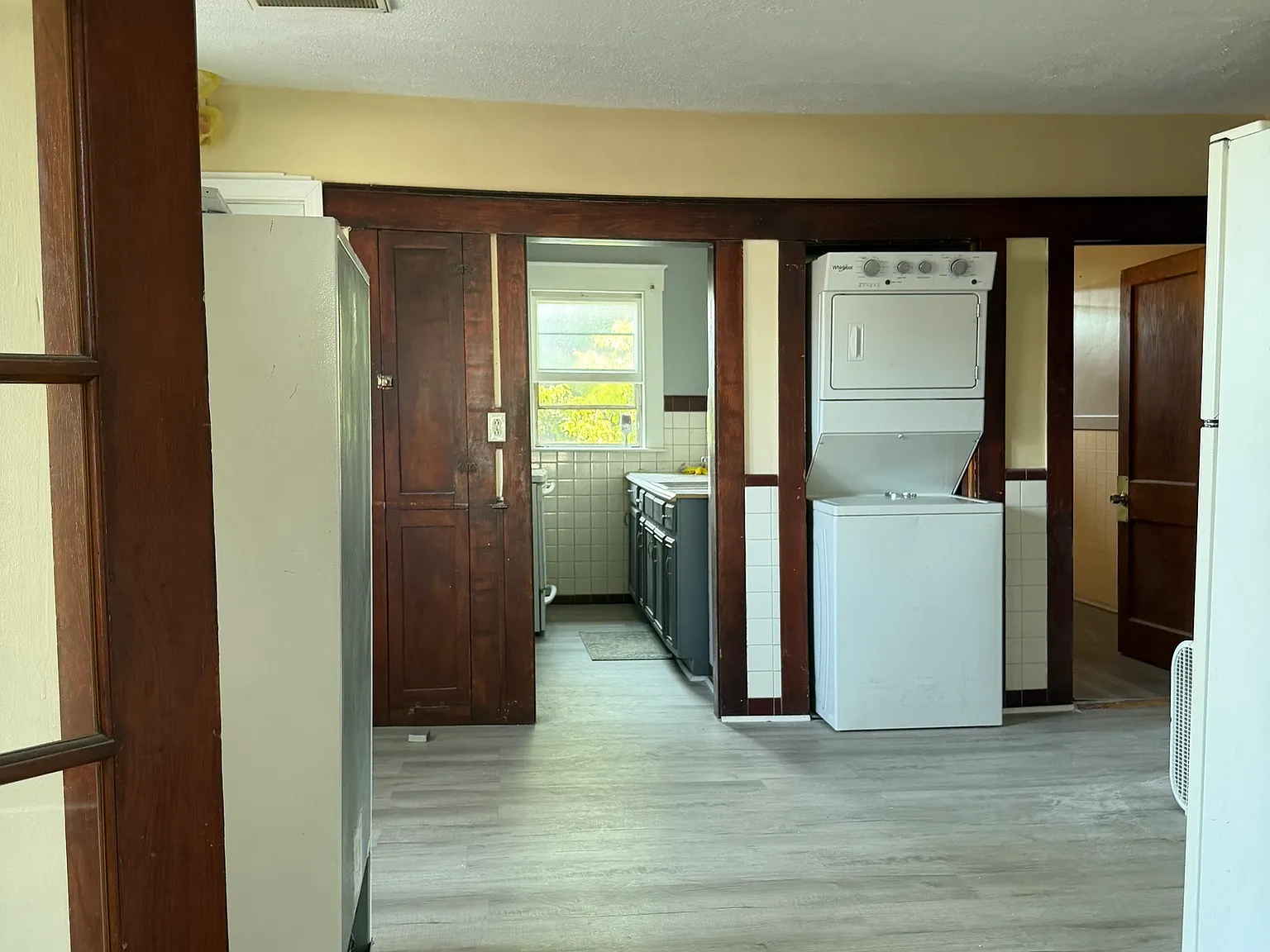 3 bed, 1.0 bath, 5728 sqft, $2,100 — Photo 4