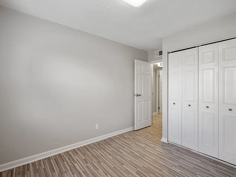 Green Valley Apartments — Photo 7