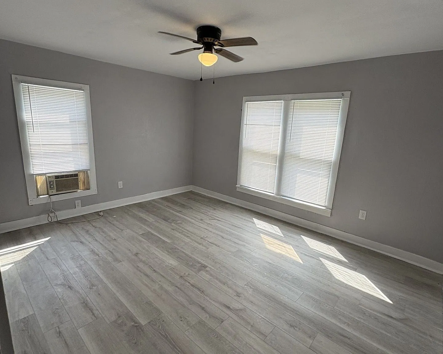 909 Lane Avenue - 1 — Photo 3