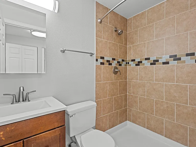 1485 Clayton — Photo 28