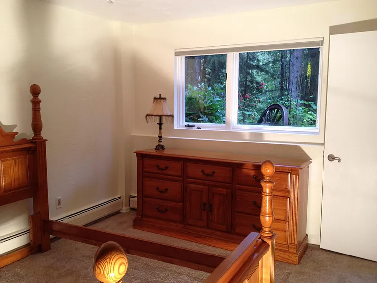 Bedroom with furnishings