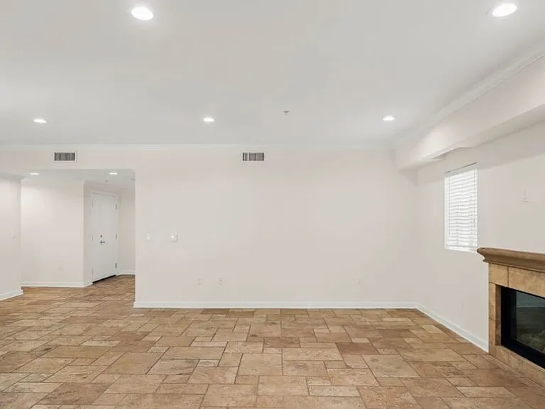 10616 Kinnard Ave #101 — Photo 12