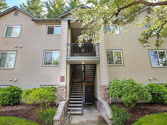 3rd image of 25025 SE Klahanie Blvd #204