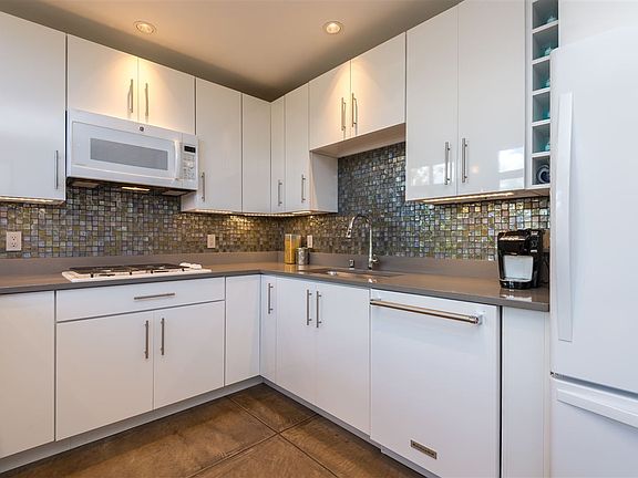 5th image of 1012 Marquez Pl Unit 109B