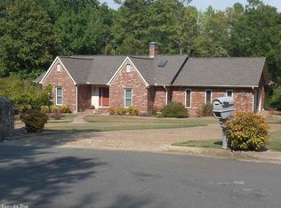 8 Glendale Ct, Arkadelphia, AR 71923