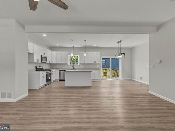 5th image of 211 Stotesbury Ave
