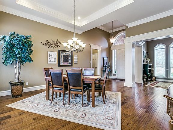 4th image of 8333 Thornhill Dr