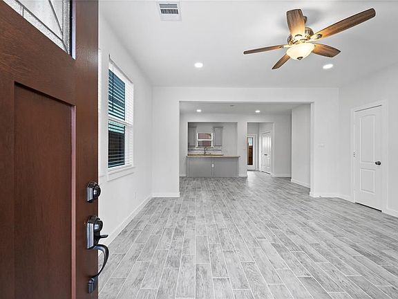 5th image of 913 Turner Dr #A