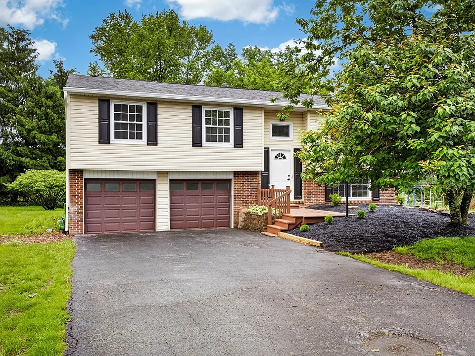 2016 Pembrook Dr