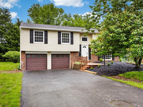 2016 Pembrook Dr, Glenshaw, PA 15116