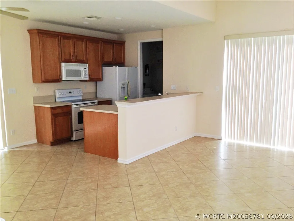 4 bed, 3.5 bath, 1846 sqft, $2,100 — Photo 4