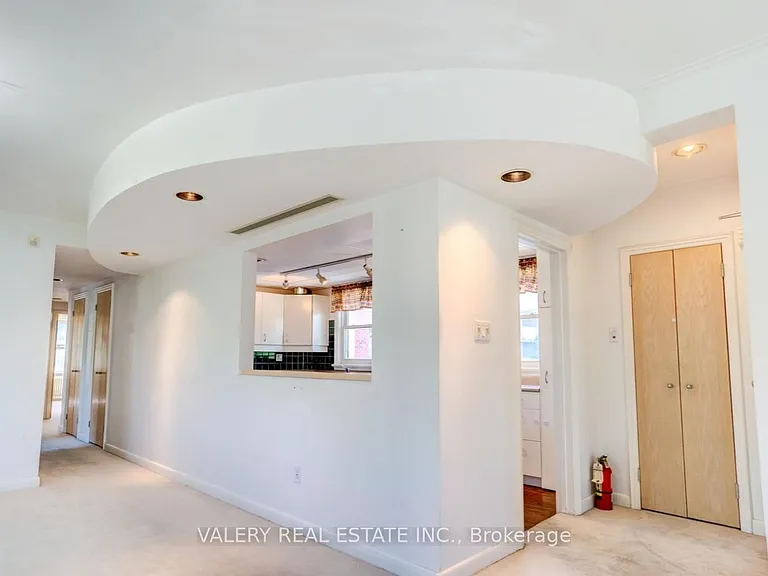 47 Ranleigh Ave #301 — Photo 9