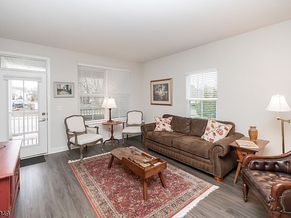 5th image of 35 Sparrowhawk St