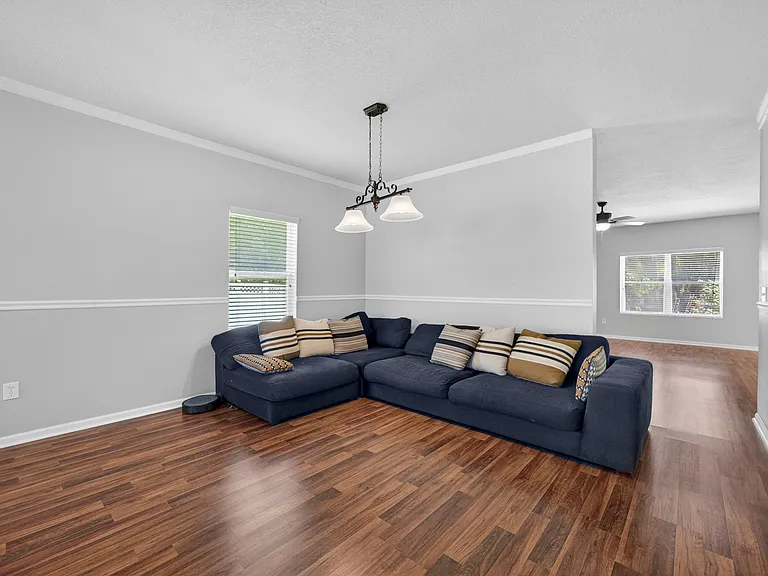 112 Kildrummy Ct — Photo 11
