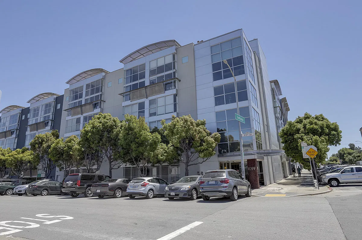 1BR/1.5BA Dogpatch Loft with Soaring Ceilings, Private Patio & Garage Parking | YouTube Tour — Photo 2