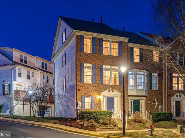 2772 Manhattan Pl, Vienna, VA 22180
