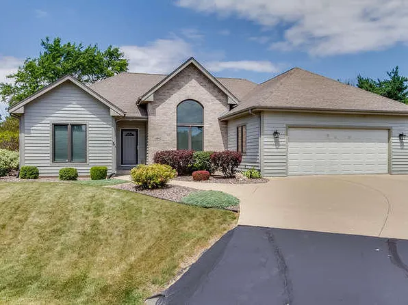 4802 Pine Tree Crk, Racine, WI 53402
