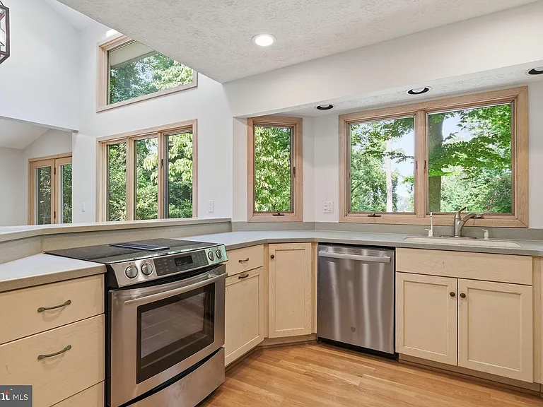 22 Poplar Point Rd — Photo 8