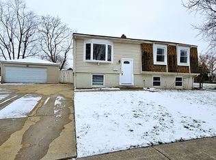 240 Gregg Ct, Streamwood, IL 60107