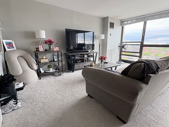 2nd image of 1540 N Lasalle St #1606