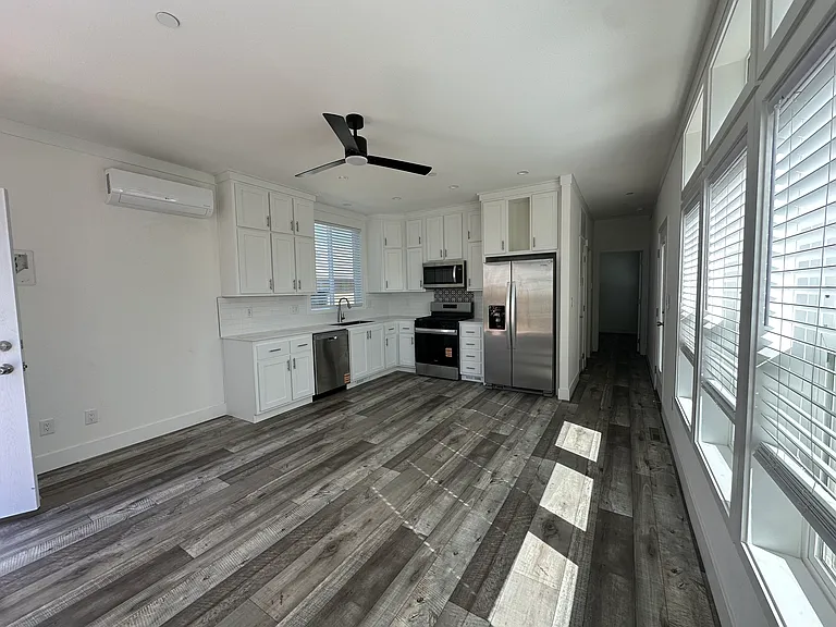 Sandy Ln — Photo 4