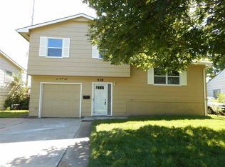 538 Hickory Ln, Valley Center, KS 67147