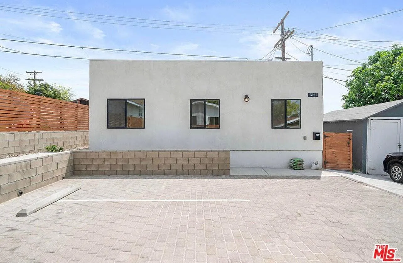 2 bed, 600 sqft, $2,500 — Photo 2