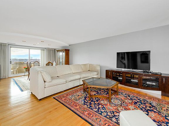 3rd image of 7201 N Lincoln Ave APT 509