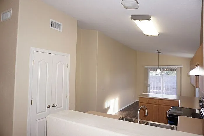2201 S Saint Suzanne Dr — Photo 13