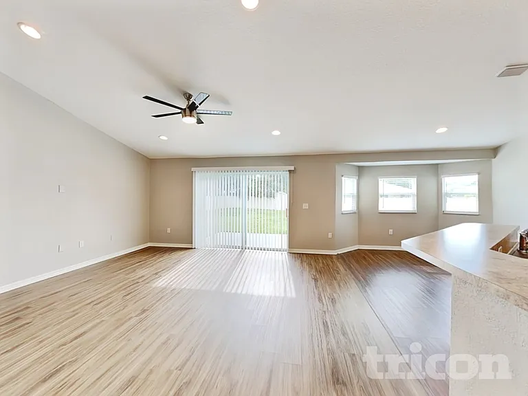 113 Solis Dr — Photo 2
