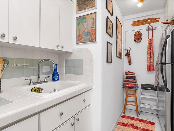 5th image of 5313 Collins Ave APT 502