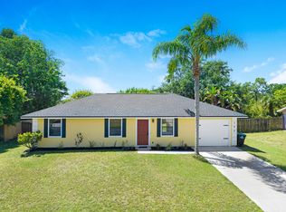 762 Kempten St NW, Palm Bay, FL 32907