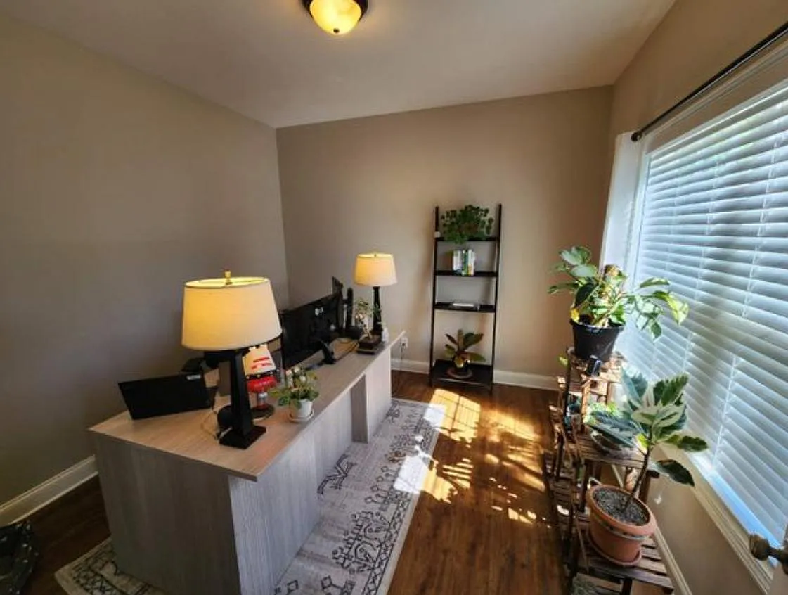 5 bed, 3.5 bath, 2569 sqft, $3,500 — Photo 3